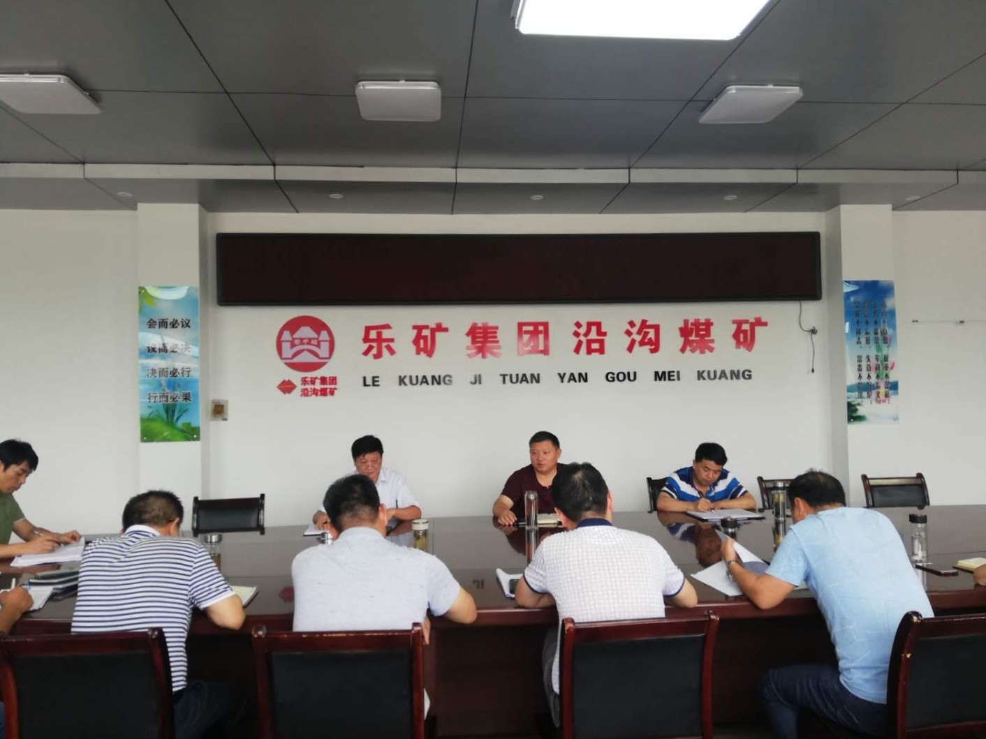 端午期间,蔡正华深入沿沟煤矿督导停产整顿工作