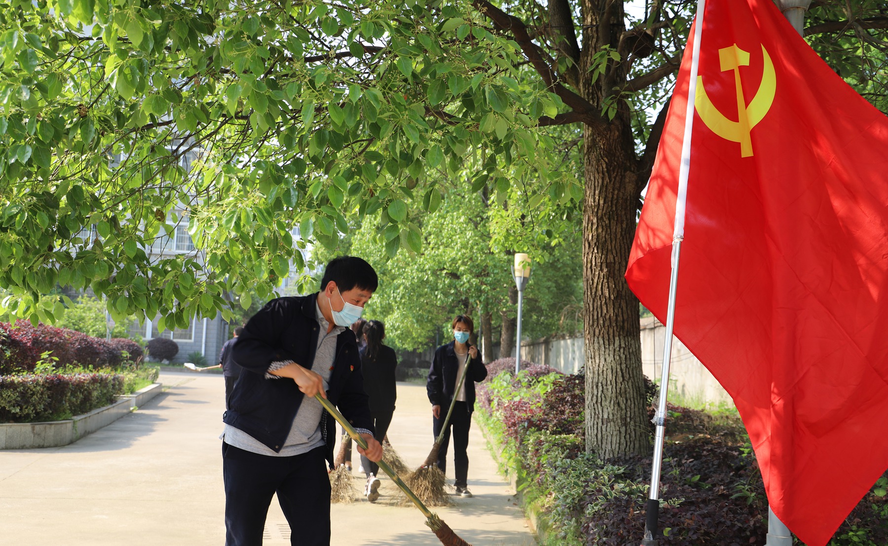 五一前夕，他们用行动诠释劳动的价值