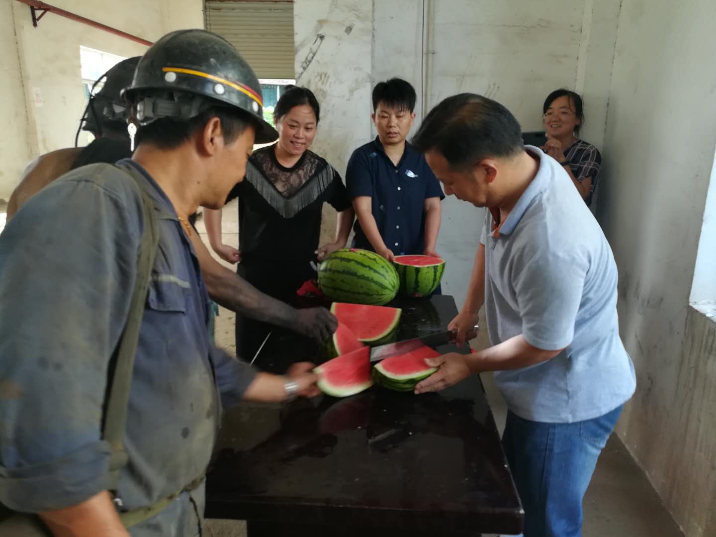 鸣西煤矿开展“战高温、斗酷暑、送清凉”活动