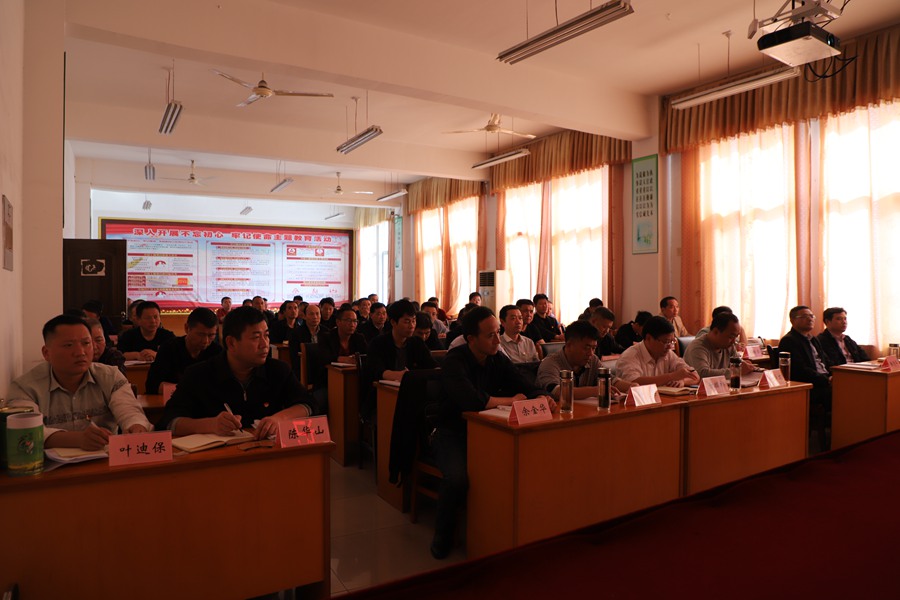 蔡正华深入沿沟煤矿上党课