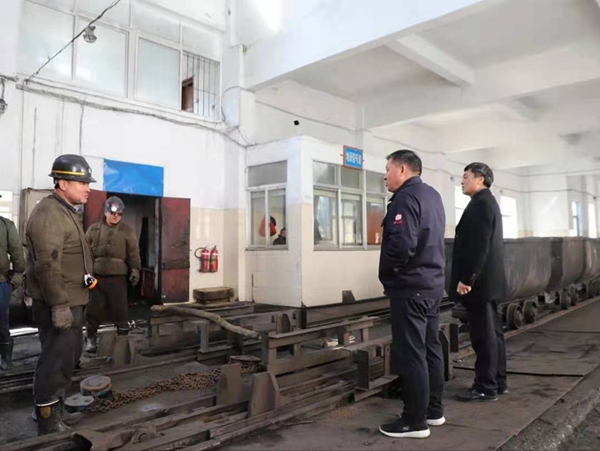 蔡正华等看望慰问元旦坚守岗位的一线职工