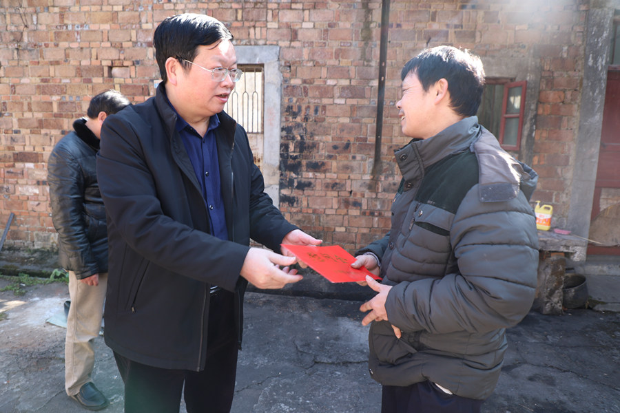 邹爱国到乐矿能源沿沟煤矿调研并 走访慰问劳模和困难职工