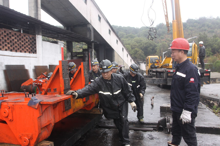 新装备助力安全生产 ----沿沟煤矿全力推进矿井综掘机械化