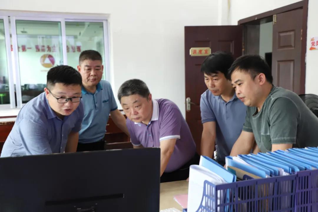 李圣德到乐矿能源督导建党百年大庆期间安全 走访慰问困难党员、职工