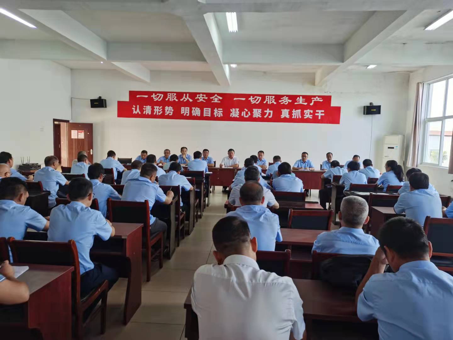 鸣西煤矿按下奋战四季度“快进键”