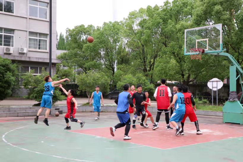 五月的青春 激情“篮”不住 乐矿能源开展“迎五一庆五四”篮球比赛