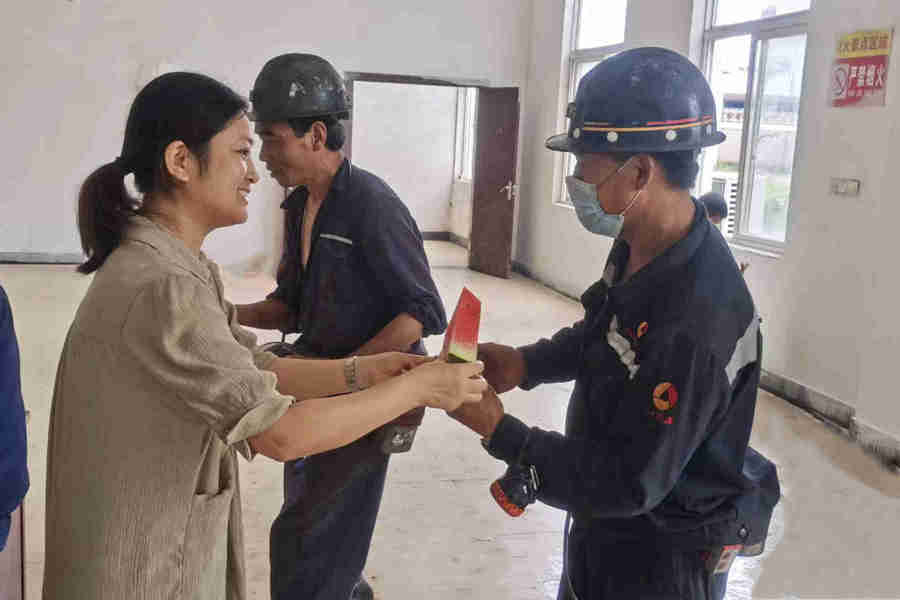 鸣西煤矿“夏日送清凉”开始了！