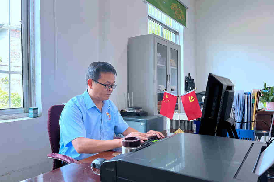 初心映党•创先争优｜默默无闻 辛勤耕耘---记省投资集团优秀党务工作者夏登云