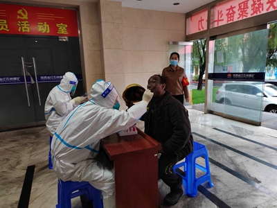 一场秋雨一场凉 核酸受检一个不少