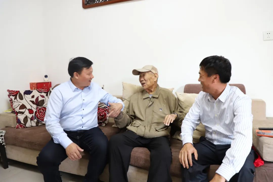 乐矿能源组织开展走访老党员、困难党员活动