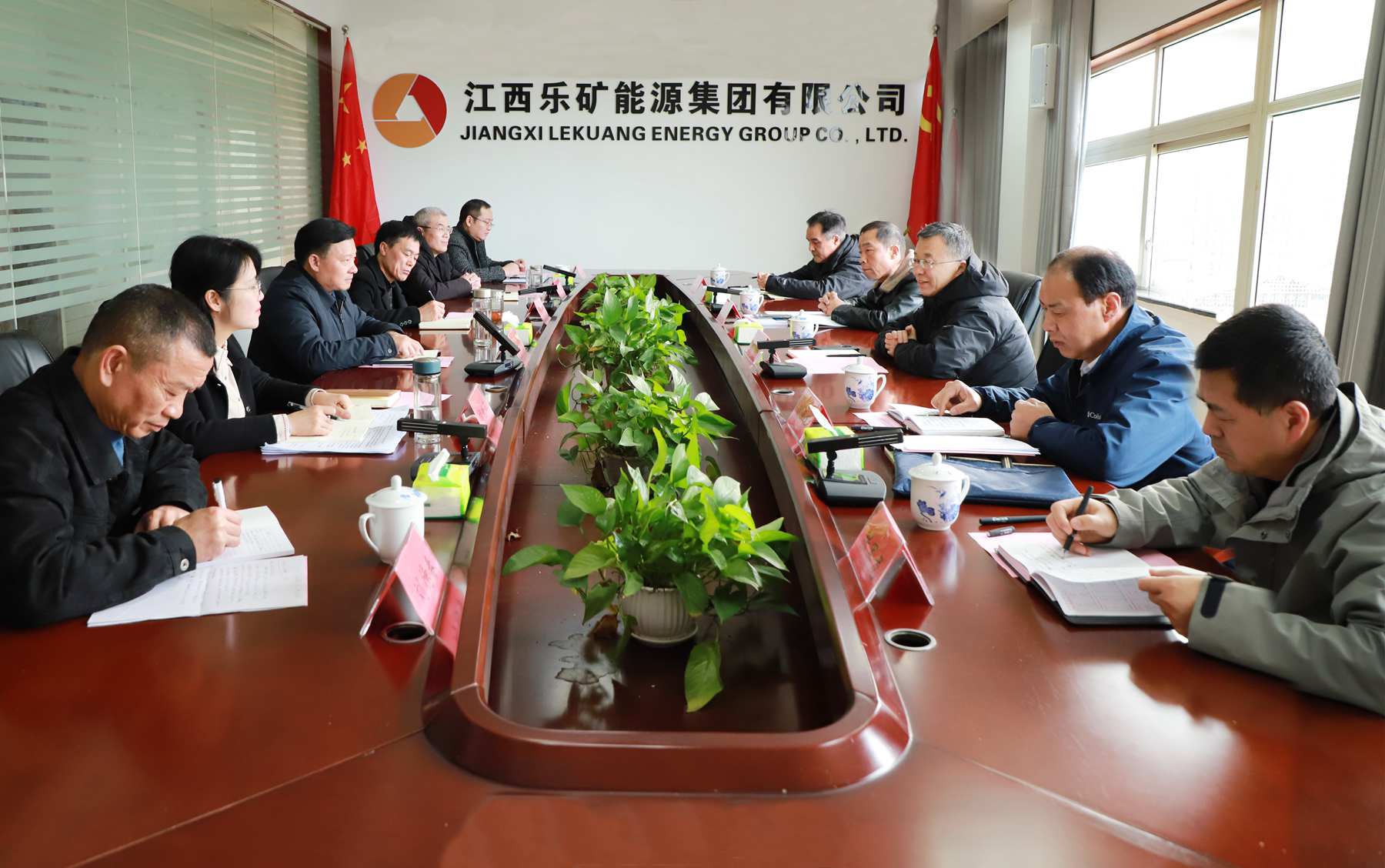 陕西红石岩矿业有限责任公司来乐矿能源集团考察洽谈