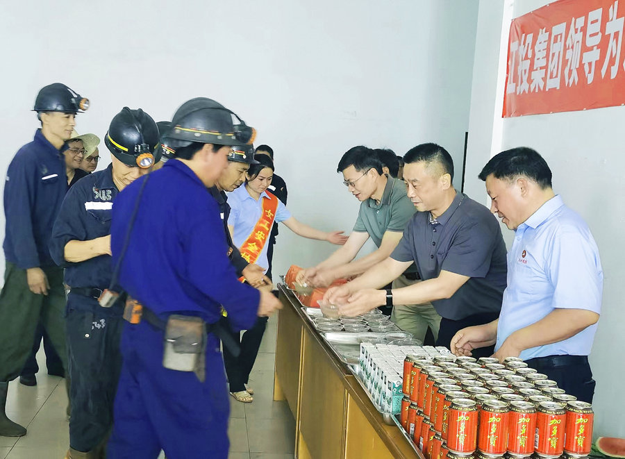 李松到鸣西煤矿开展“关爱职工、夏送清凉”活动