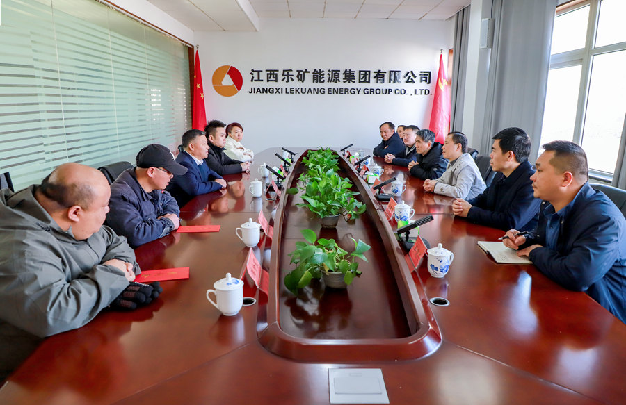 省、市总工会联合走访乐矿能源集团并 慰问困难职工