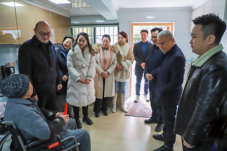 景德镇市委市政府领导走访慰问乐矿能源集团困难职工