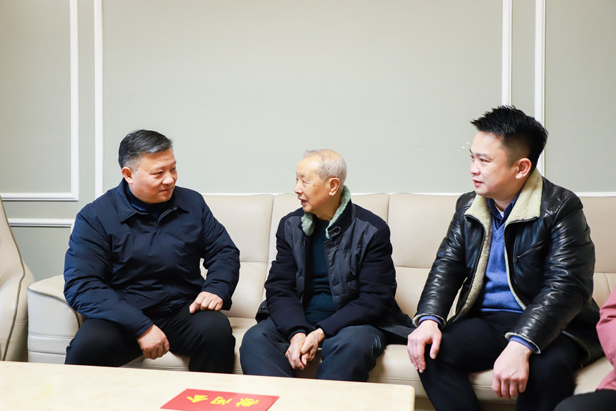 饮水思源 蔡正华走访慰问老同志