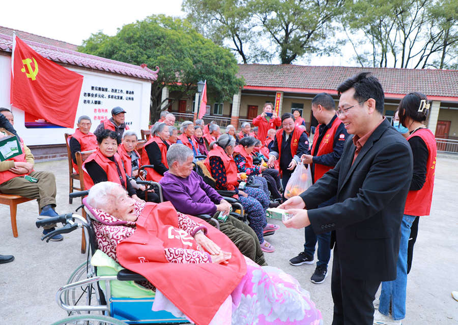 人力资源分公司开展“敬老爱老我参与•雷锋精神我传达”主题党日活动