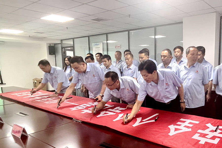 【人人讲安全 个个会应急 --畅通生命通道】 乐矿能源集团各单位开展“安全生产月”活动启动仪式