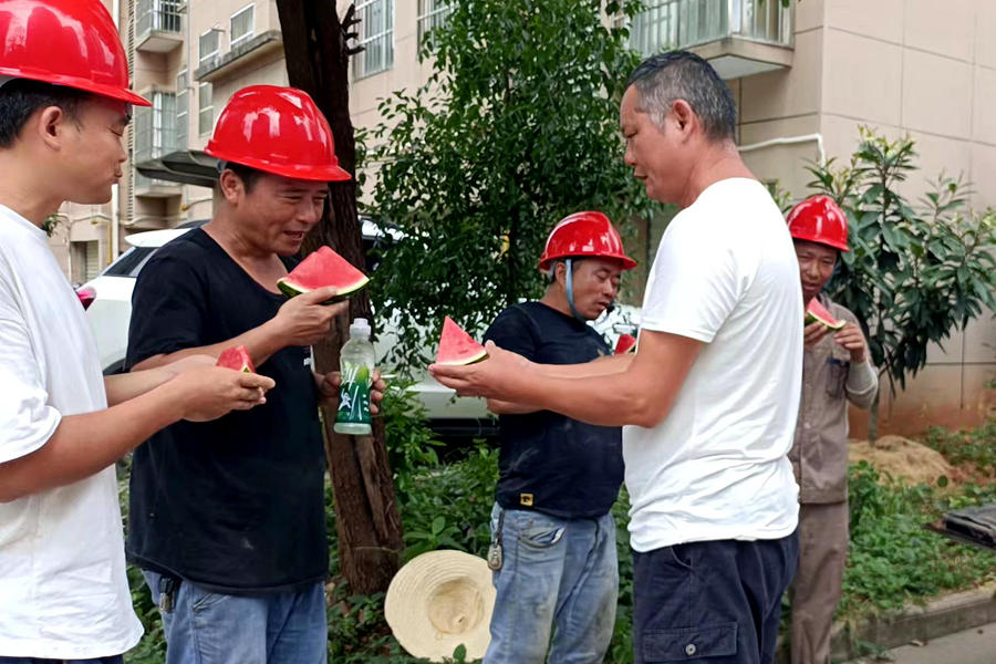 夏送清凉 | 防暑降温有“凉”方——乐矿电力公司“送清凉”到一线员工