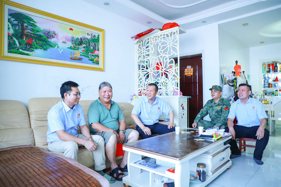 乐矿能源集团开展走访慰问退休 军转干部活动