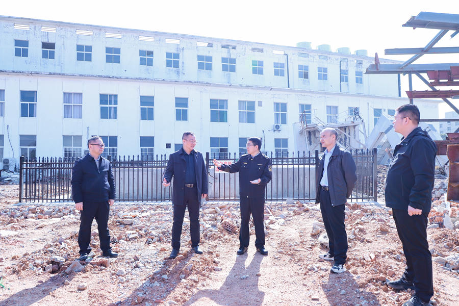 朱勇到新鸣煤业督导检查鸣西矿井关闭退出安全工作