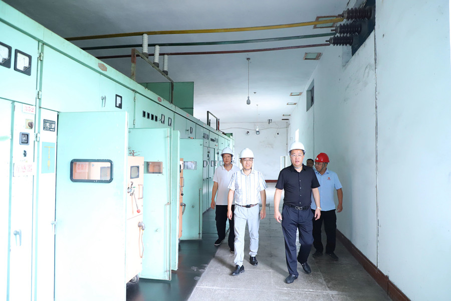 蔡宝家采取“四不两直”方式督导基层“双节”安全稳定工作