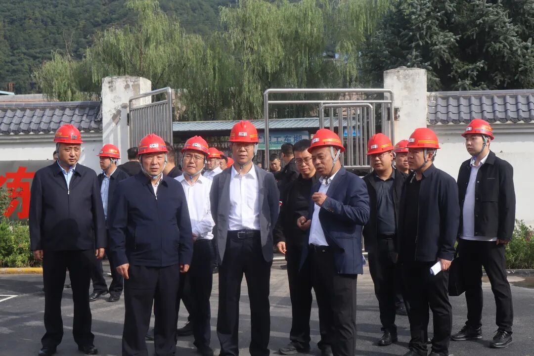 延安市政府党组成员、副市长耿军强深入陕西红石岩矿业公司调研煤矿安全生产工作