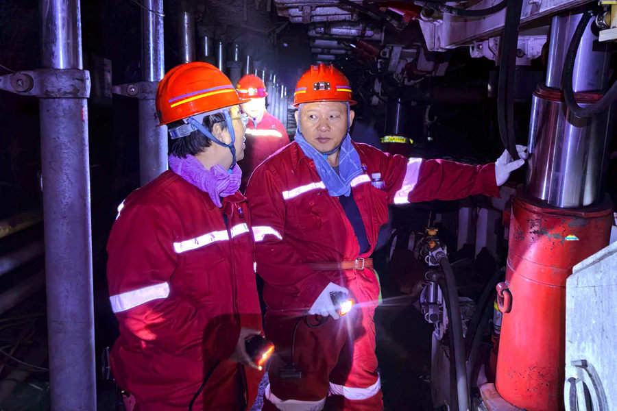 蔡正华深入黄陵分公司检查指导工作